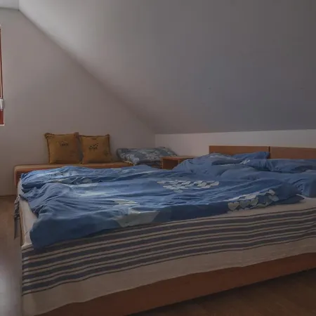 Olajos Apartman 3*